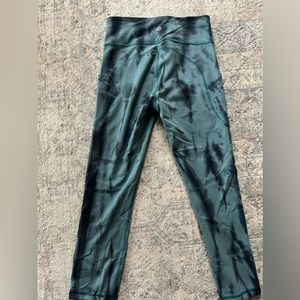 Lululemon Tie Dye Wunder Train 25” Leggings. Pockets on sides. Gently used.